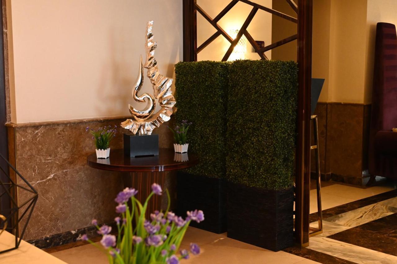 Elite Served Apartments Aparthotel